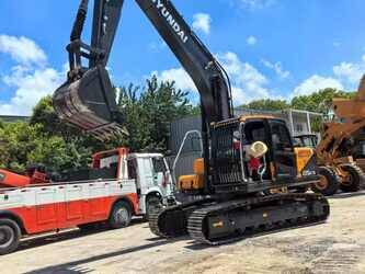 صورة ل حفارات مجنزرة 2022 هيونداي R220 للبيع في الصّين