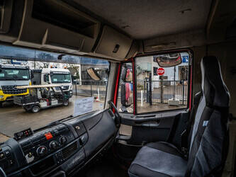 2011-iveco-eurocargo-120e22-1411451-45191414