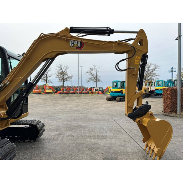 2017 كاتربيلر 305.5E2-45192952