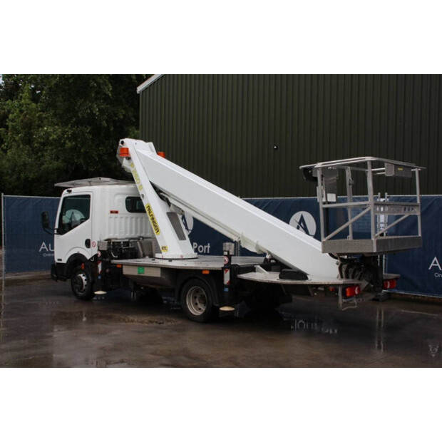 2013 نيسان Cabstar-45193701