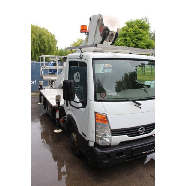 2013 نيسان Cabstar-45193704