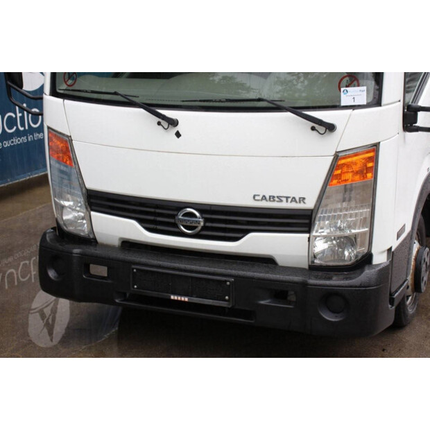 2013 نيسان Cabstar-45193707