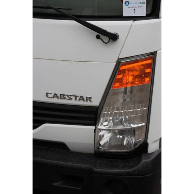 2013 نيسان Cabstar-45193709