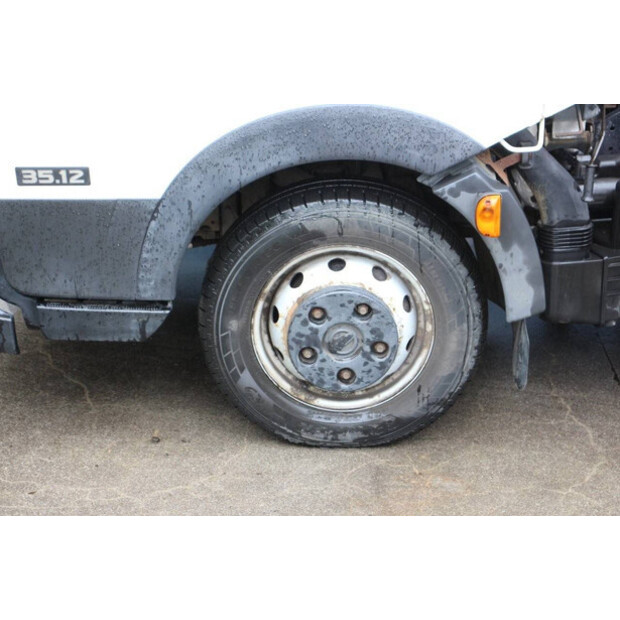 2013 نيسان Cabstar-45193710