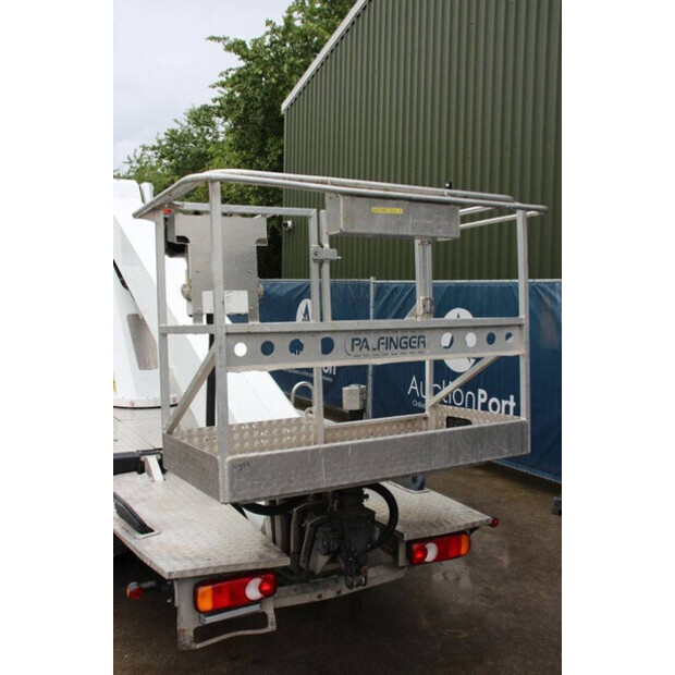 2013 نيسان Cabstar-45193715