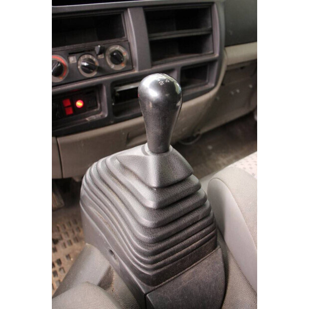 2013 نيسان Cabstar-45193727