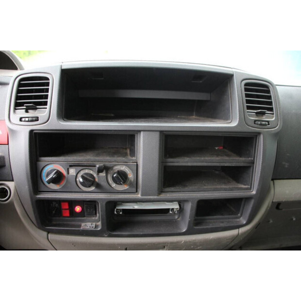 2013 نيسان Cabstar-45193728