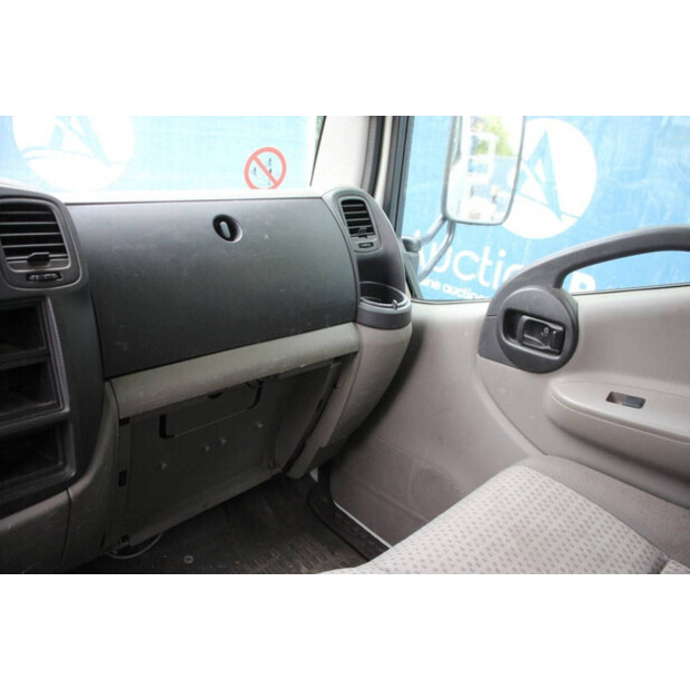 2013 نيسان Cabstar-45193731