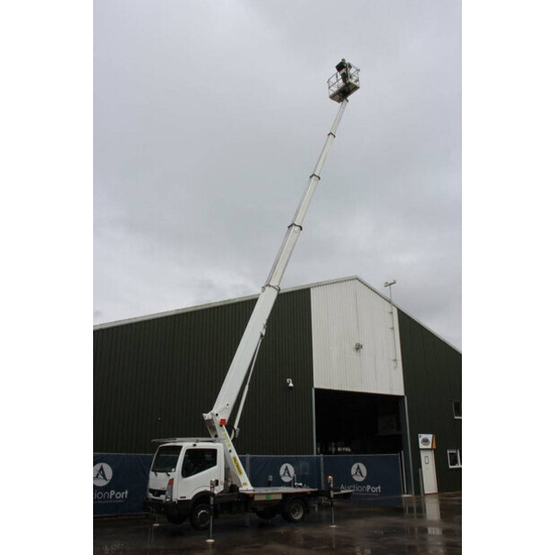 2013 نيسان Cabstar-45193734