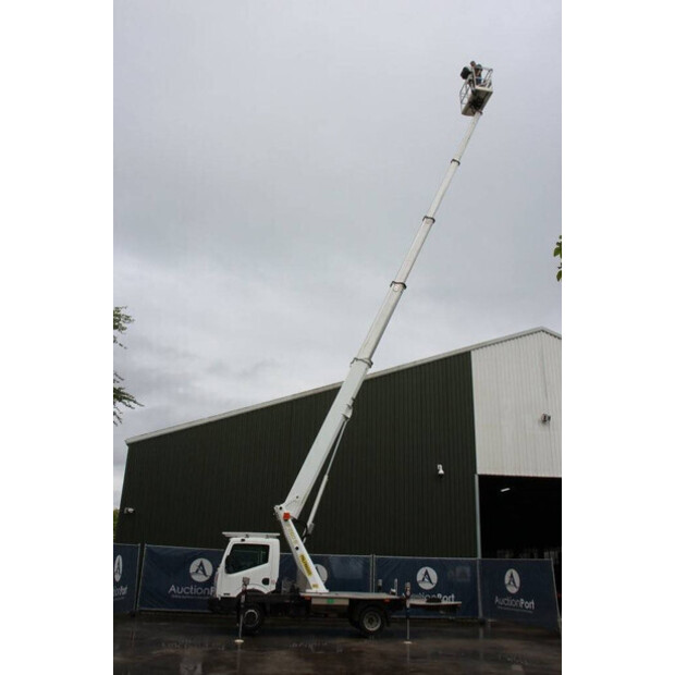 2013 نيسان Cabstar-45193735