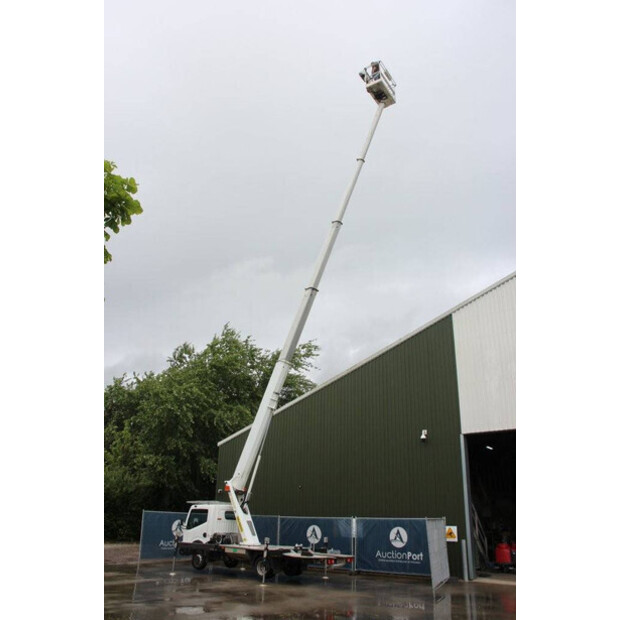 2013 نيسان Cabstar-45193736