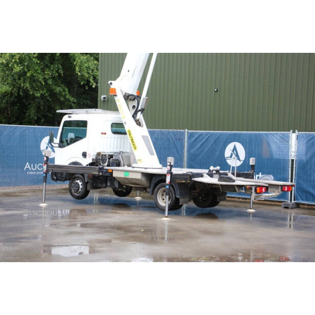 2013 نيسان Cabstar-45193739