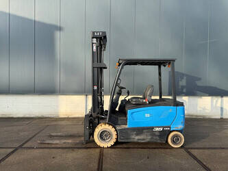 صورة ل رافعات شوكية 2021 دووسان B35X-7 للبيع في الإمارات العربيّة المتّحدة