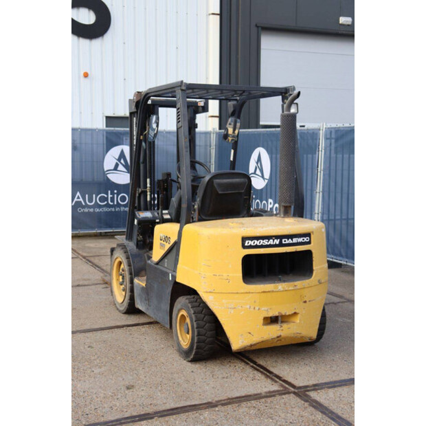 2006 Doosan D30S-3-45194163