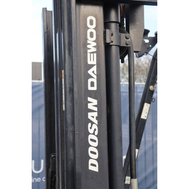 2006 Doosan D30S-3-45194172