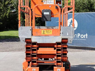 2010-jlg-3246es-1411533-45194448