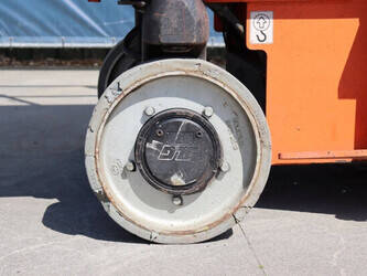 2010-jlg-3246es-1411533-45194453