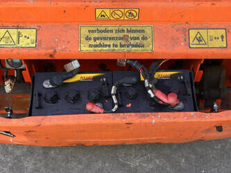 2010-jlg-3246es-1411533-45194456