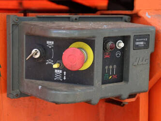 2010-jlg-3246es-1411533-45194457