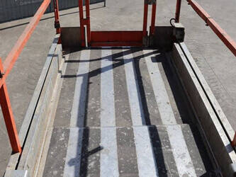 2010-jlg-3246es-1411533-45194462