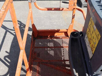 2011-jlg-e400ajpn-1411558-45195172