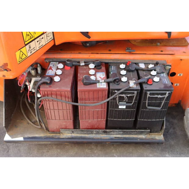 2011 جيه ال جي E400AJPN-45195178