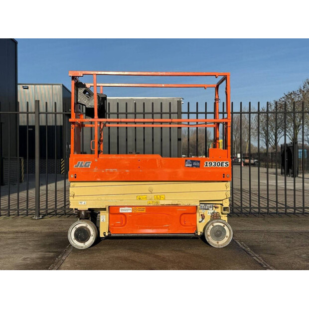 2014 جيه ال جي 1930ES-45195299