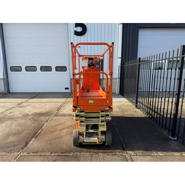 2014 جيه ال جي 1930ES-45195301