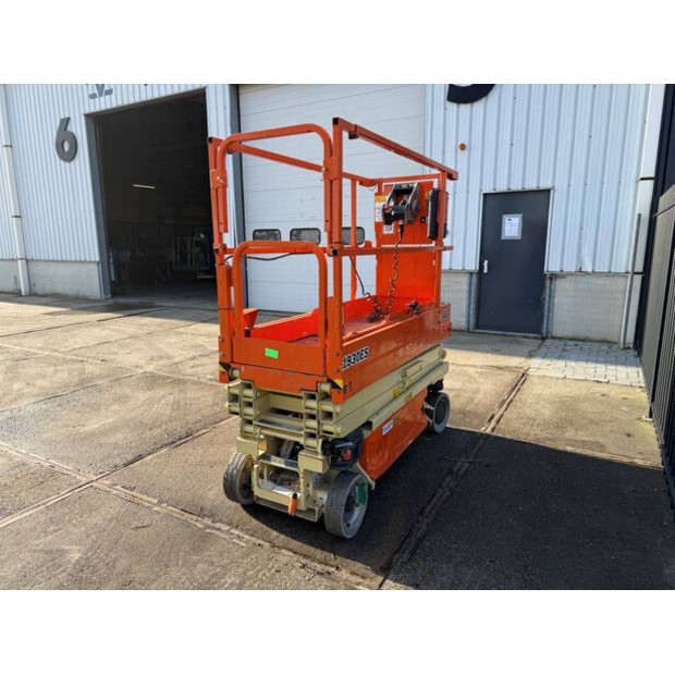 2014 جيه ال جي 1930ES-45195302