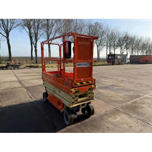 2014 جيه ال جي 1930ES-45195303