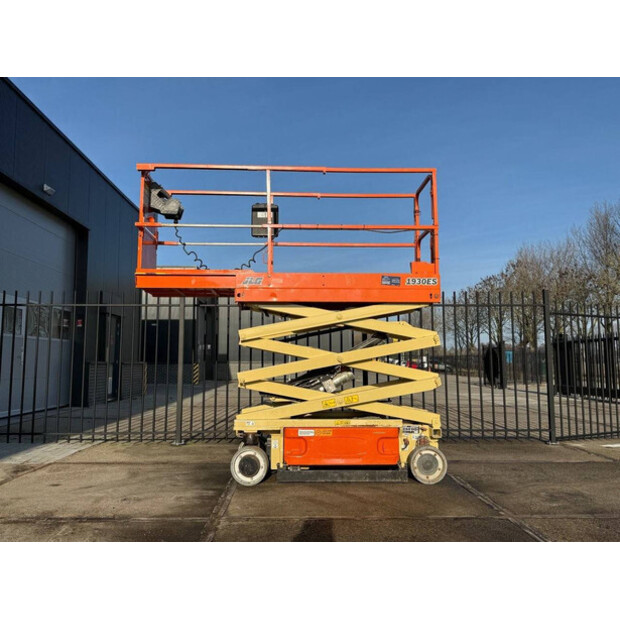 2014 جيه ال جي 1930ES-45195306