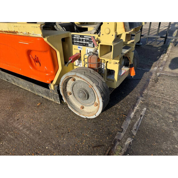 2014 جيه ال جي 1930ES-45195314