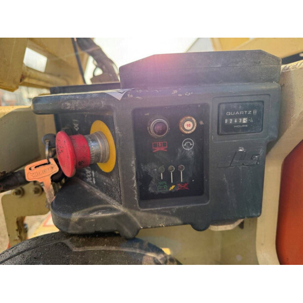 2014 جيه ال جي 1930ES-45195315