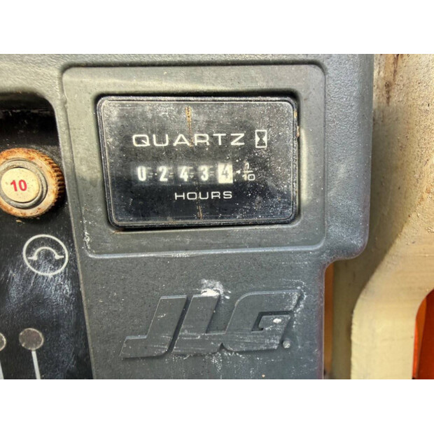 2014 جيه ال جي 1930ES-45195316