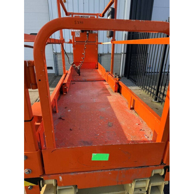 2014 جيه ال جي 1930ES-45195317