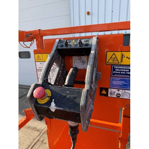 2014 جيه ال جي 1930ES-45195318