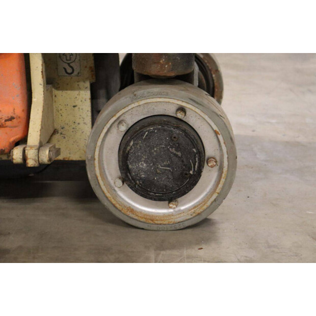 2012 جيه ال جي 1930ES-45195469