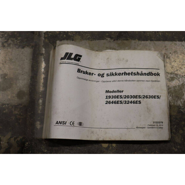 2012 جيه ال جي 1930ES-45195481