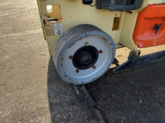 2014-jlg-2030es-1411574-45195685