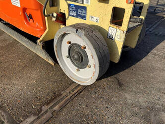 2014-jlg-2030es-1411574-45195686