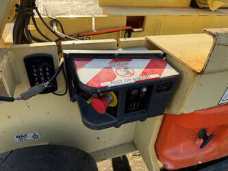 2014-jlg-2030es-1411574-45195687