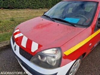 2003-renault-clio-1411650-45209123