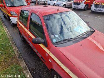 2003-renault-clio-1411650-45209130