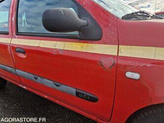 2003-renault-clio-1411650-45209131