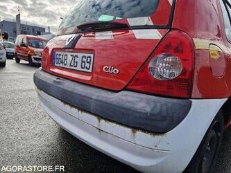2003-renault-clio-1411650-45209135