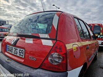 2003-renault-clio-1411650-45209136