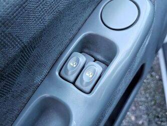 2005-renault-twingo-1411654-45209186