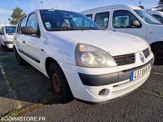 2004-renault-clio-1411659-45209267