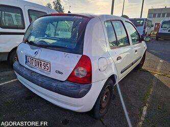 2004-renault-clio-1411659-45209268