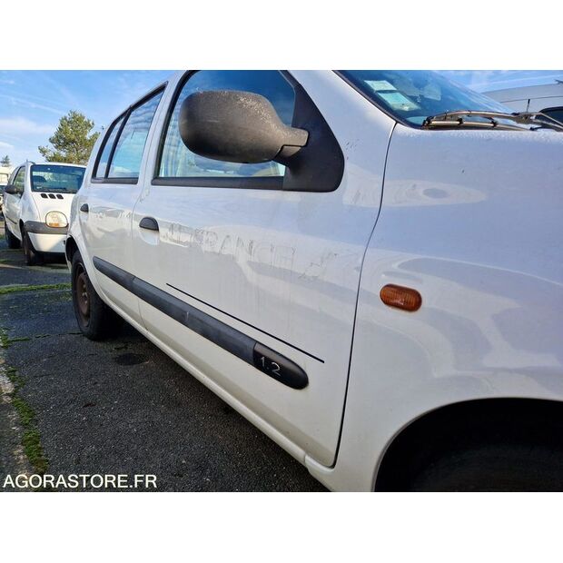 2004 Renault Clio-45209275